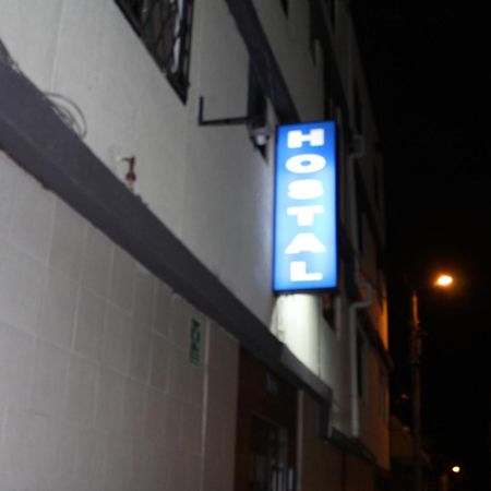 Julius Hostal, Desde Las 14 Horas Hasta 12 Del Mediodia 基多 外观 照片