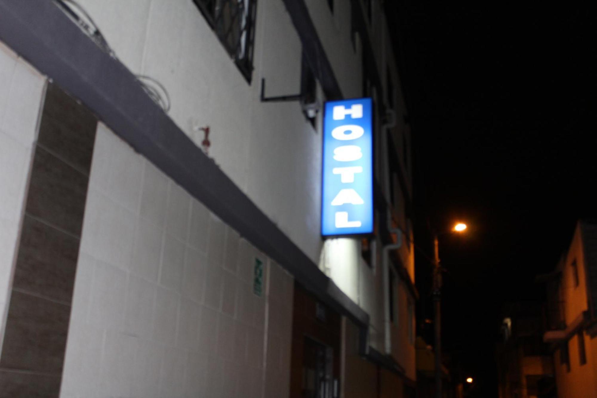 Julius Hostal, Desde Las 14 Horas Hasta 12 Del Mediodia 基多 外观 照片