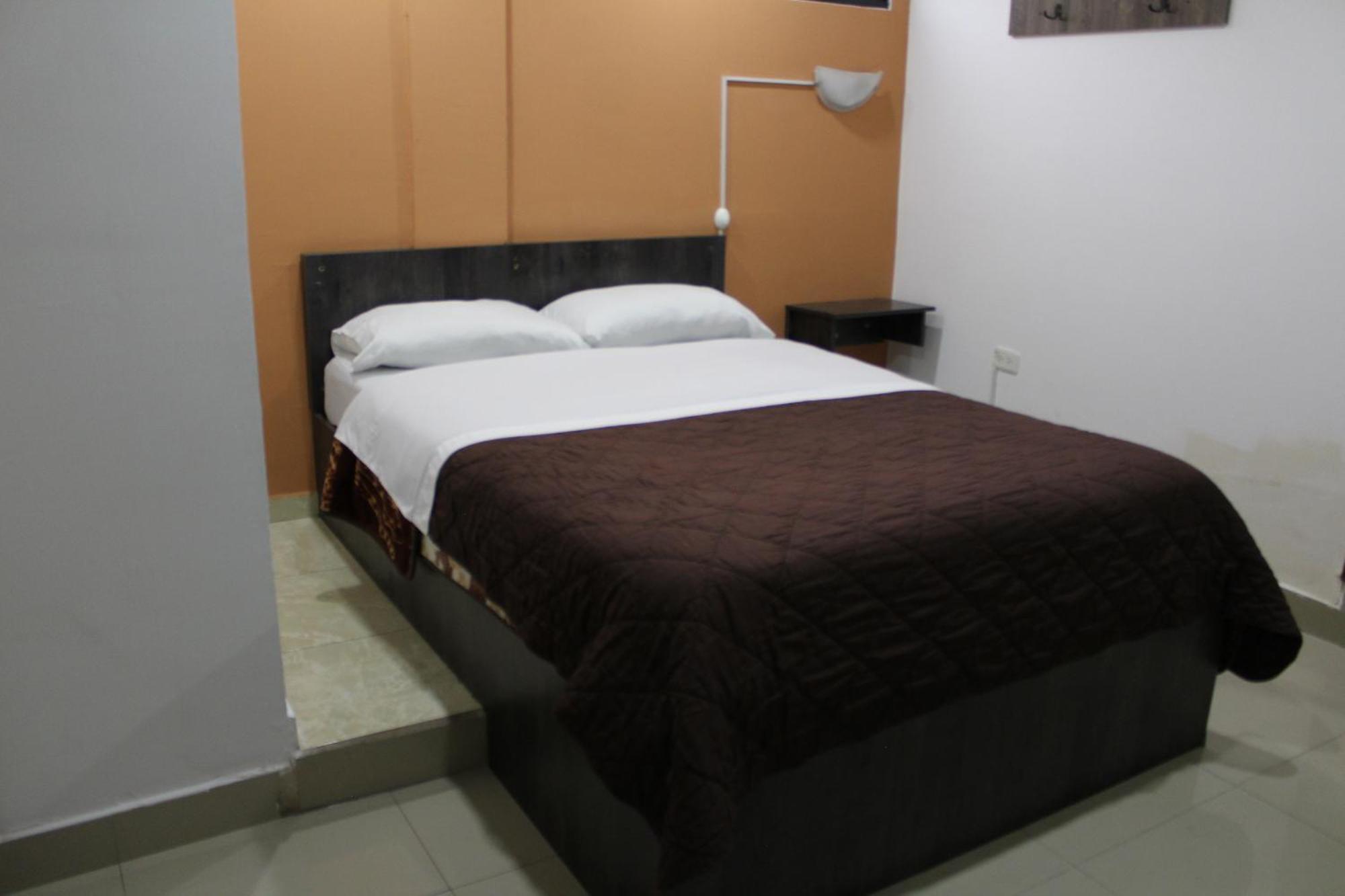 Julius Hostal, Desde Las 14 Horas Hasta 12 Del Mediodia 基多 外观 照片